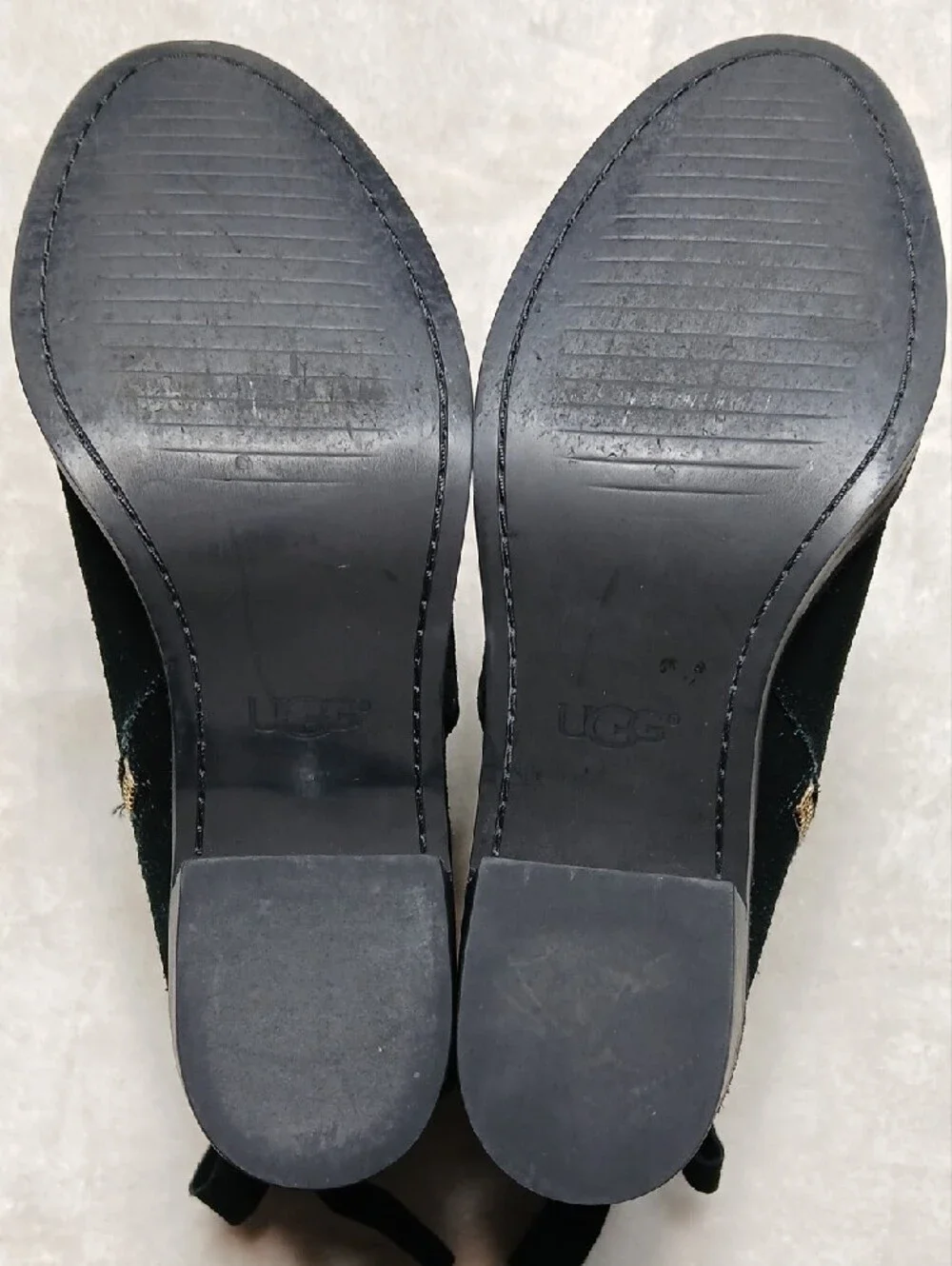 UGG Fraise Whipstichts Black Suede Ankle Boot with Back Bow Size 8
